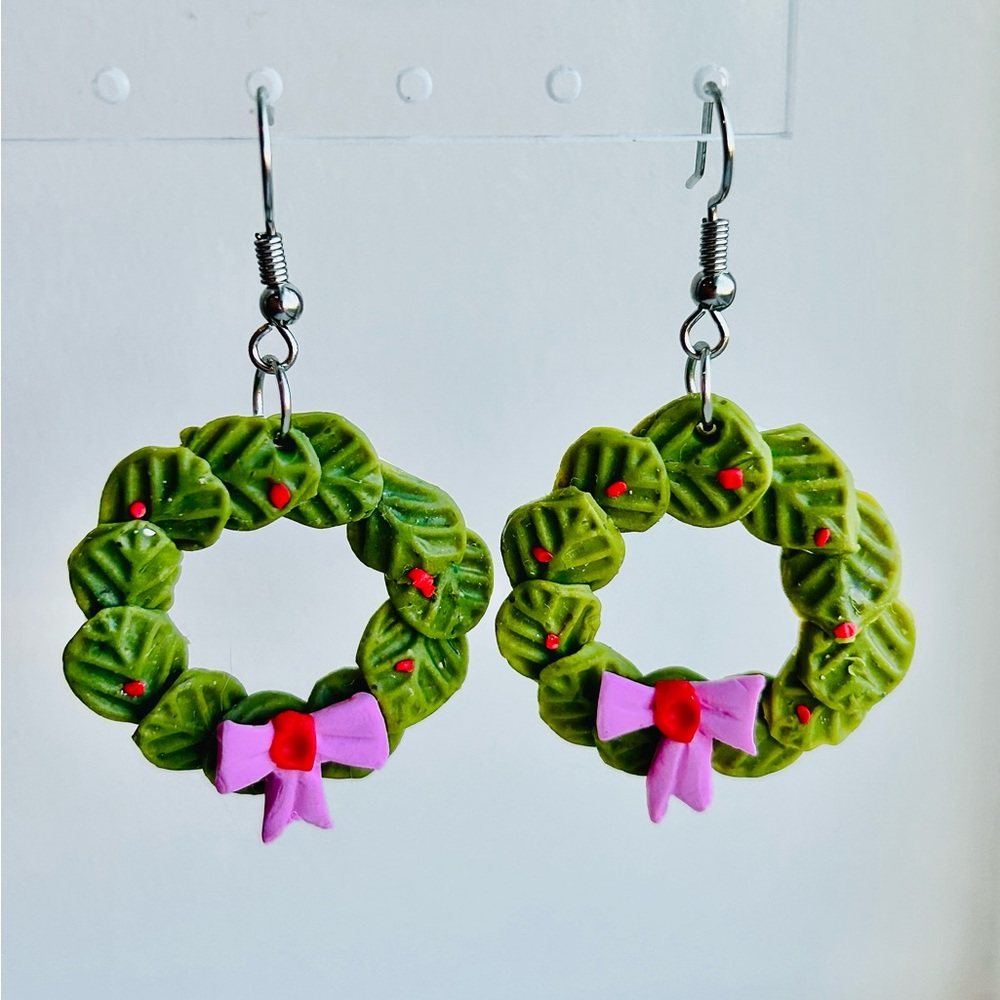 Festive Green Wreath Earrings with Pink Bow
